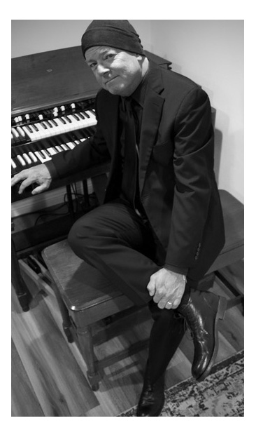 Ron Pedley Kombo Keyboard Player